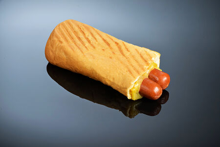 Сырный Догги двойной с фирменной сосиской