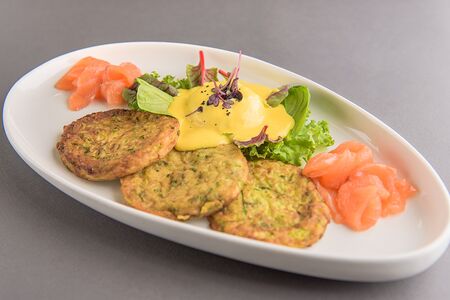 Кабачковые оладьи с лососем