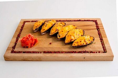 Мидии киви, запеченные под сырной шапкой