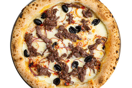 Пицца с говядиной и сулугуни