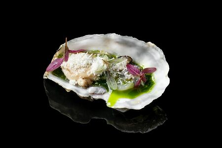 Устрица, классическое масло эскарго, грана падано