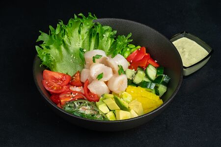 Поке с гребешком