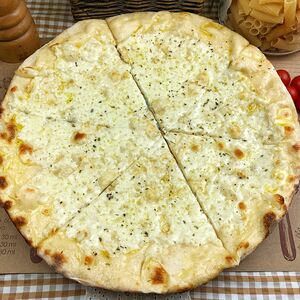 Фокачча с сыром моцарелла и чесноком