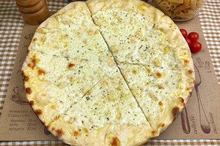 Фокачча с сыром моцарелла и чесноком