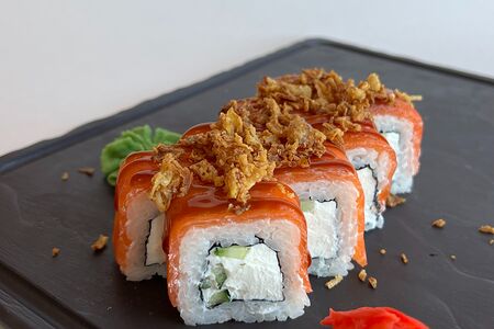 С лососем и жареным луком