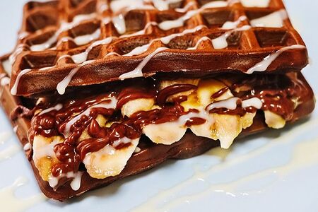 Вафли с бананом и шоколадом