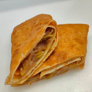 Блин с яблоком и корицей