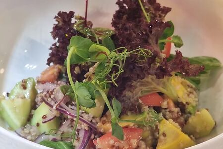 Овощной салат с киноа