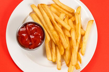 Картофель фри с кетчупом
