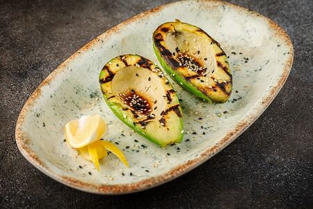 Авокадо на гриле