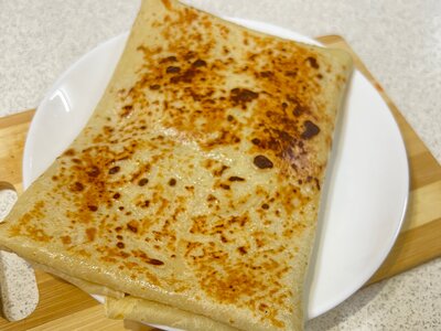 Блин с ветчиной, сыром, грибами и маринованным огурцом