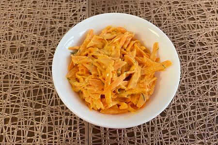 Салат из моркови с чесноком