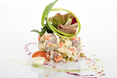 Салат Оливье с телятиной