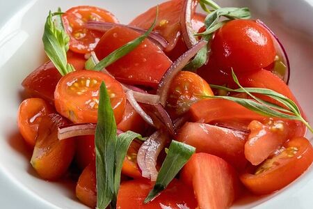 Салат из спелых томатов