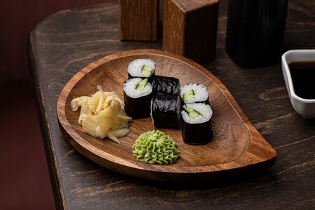 Ролл с огурцом