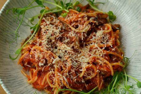 Спагетти с говядиной и соусом пилати