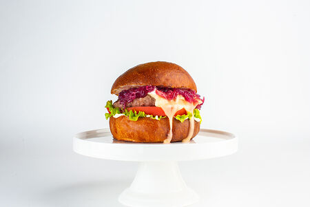 Бургер с говядиной и луком мармелад 