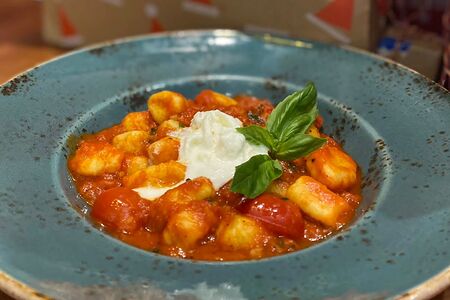 Ньокки с сыром страчателла