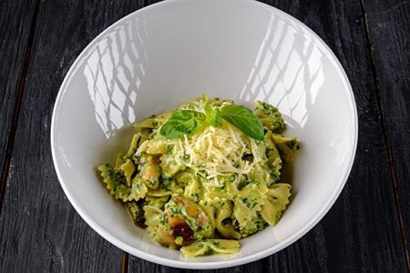 Фарфалле с грибами и шпинатом