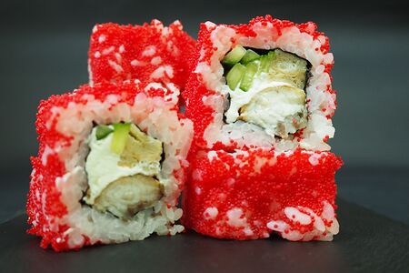 Ролл Калифорния с угрем