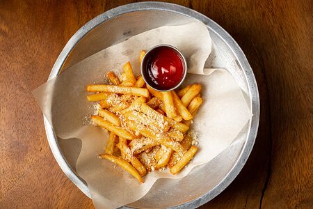 Картофель фри с пармезаном