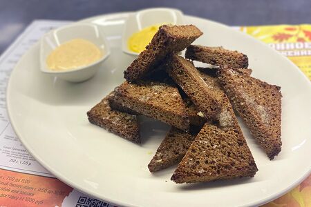 Чесночные гренки с соусом тартар