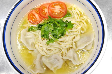 Куриный суп с пельменями из свинины и лапшой