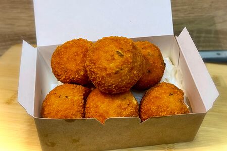 Сырные шарики с арахисом