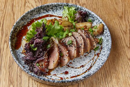 Утиная грудка с картофелем бейби