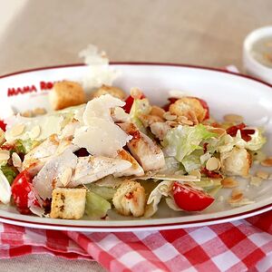 Салат Цезарь с курицей