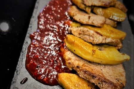 Фуа-гра на гриле с медальонами из говядины