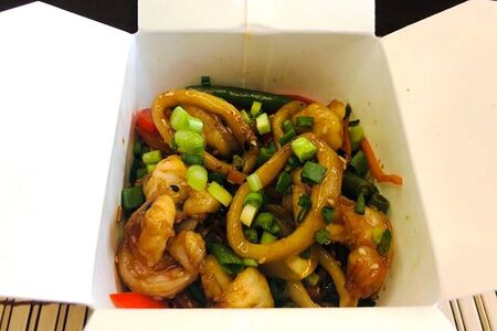 Вок с морепродуктами