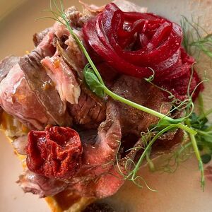 Картофельная вафля с ростбифом