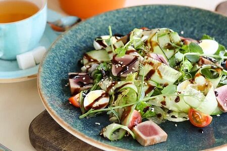 Салат с тунцом в паназиатском стиле