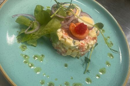 Оливье с форелью и икрой тобико