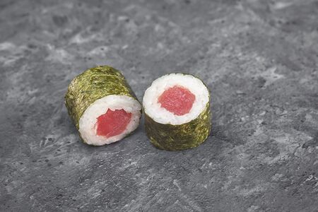 Мини-ролл с тунцом