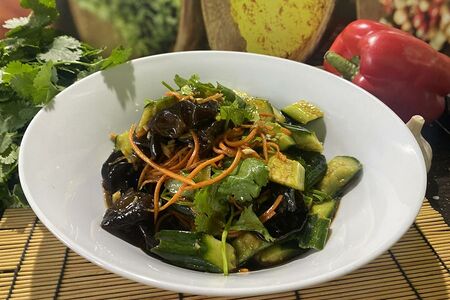 Салат из битых огурцов