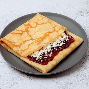 Блин с творогом и конфитюром