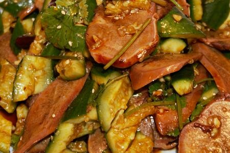 Салат из огурцов со свиным языком