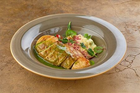 Куриная грудка гриль с соусом песто