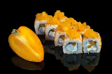 Ролл с хурмой