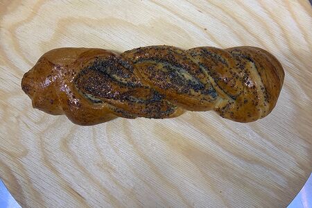 Булочка с маком