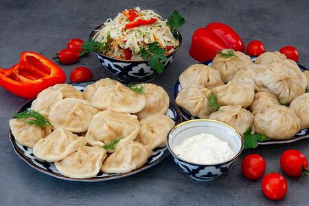 Манты с говядиной и свининой отварные