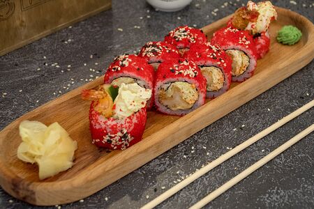 Ролл с креветкой темпура