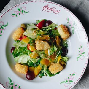 Салат с жареной Моцареллой