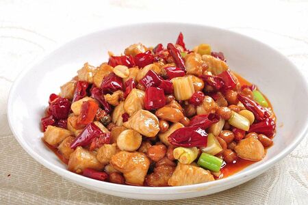 Кусочки курицы по гунбао с арахисом