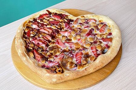 Клубничная пицца