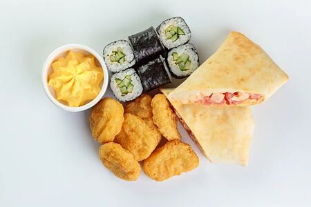 Комбо Апстер, наггетсы и ролл с огурцом