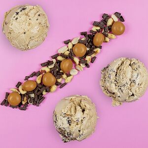 Мороженое КендиКрим крем-брюле с карамелью, арахисом и шоколадной крошкой