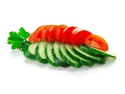 Салат из помидоров и огурцов со сметаной